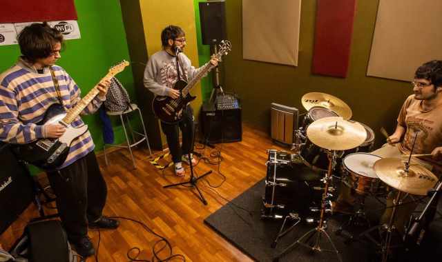 Le sale prove di Bari: quei luoghi dove i "vecchi" strumenti musicali continuano a suonare